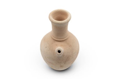 Çömlek sürahisi beyaz arkaplanda izole edildi