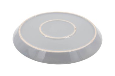 Beyaz arka planda izole edilmiş beyaz ve gri seramik plaka