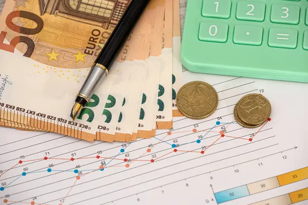 Affärsidé Eurosedlar Med Grafisk Penna Och Miniräknare Finansiering — Stockfoto
