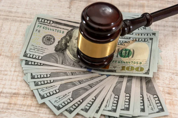 Dollarpenger Dommere Vakler Bordet Dømmelse Bestikkelse Korrupsjon – stockfoto
