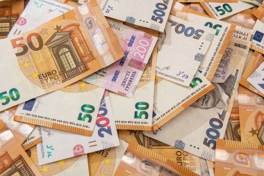 Finans geçmişi olarak hrivna ve euro faturaları. para birimi değişimi