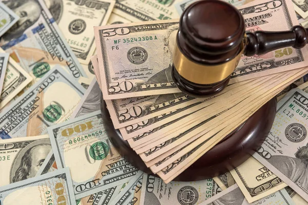 Pénzügyi Bírák Kalapács Dollárral Korrupciós Bűncselekmények — Stock Fotó