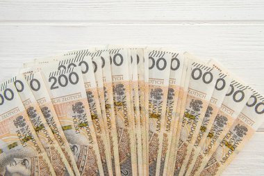 İş geçmişi olarak 200 PIN zloti banknotları. para kavramı