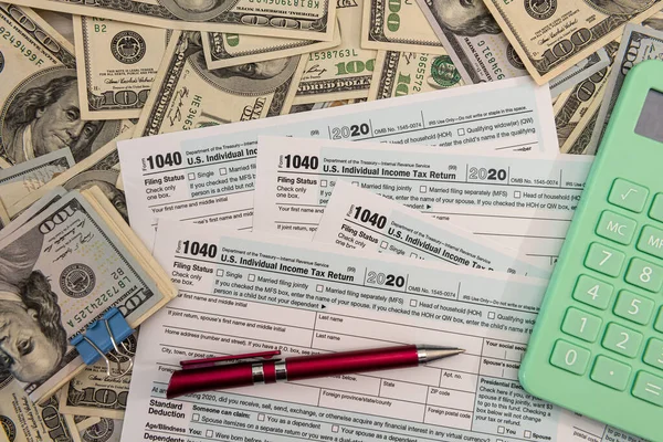 Billets Dollars Sur Individual 1040 Tax Form Concept Comptable — Photo