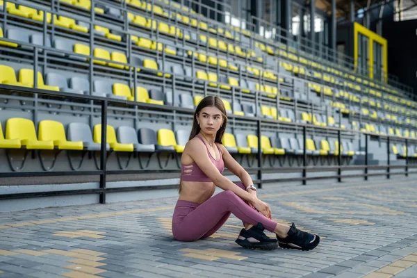 Beautiful Sporty Girl Having Rest Sits Stadium Sunny Day — Stock Photo, Image