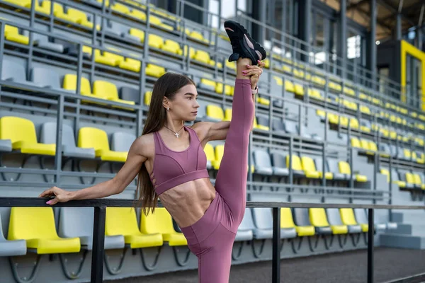 Sportivul Sex Feminin Face Exerciții Stretching Dimineața Stadion Conceptul Sport — Fotografie, imagine de stoc