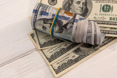 Bir yığın dolarımız, tasarruf konseptimiz.