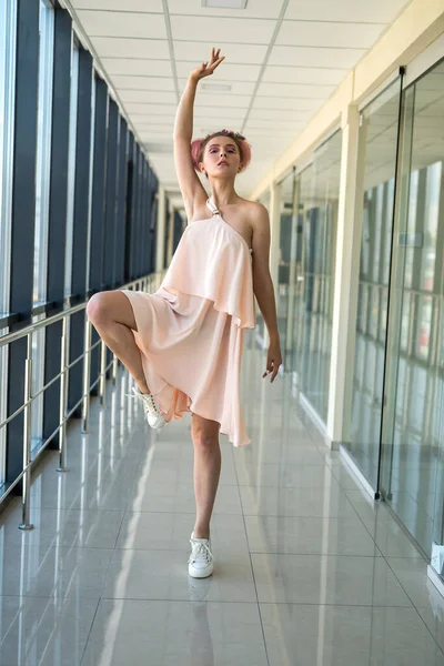 Full Size Photo Romantic Woman Posing Corridor Wearing Pink Dress — Stockfoto