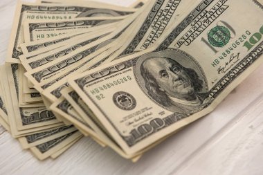 Bir yığın dolarımız, tasarruf konseptimiz.