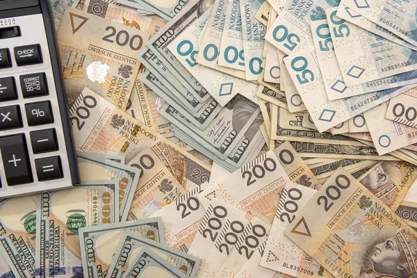 Üzleti Koncepció Számológéppel Pln Lengyel Bankjegyekkel 200 Pénzváltás Vagy Számvitel — Stock Fotó