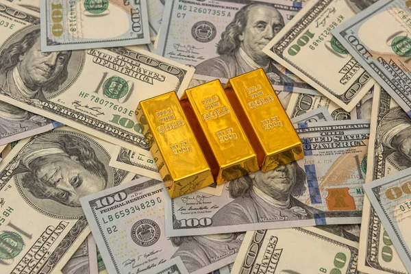 Duże Banki Sztabki Złota Miliardy Dolarów Banknotów Koncepcja Oszczędzania — Zdjęcie stockowe