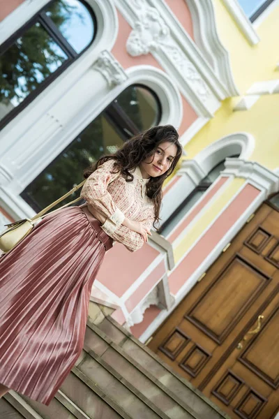 Happy Beautiful Young Ukrainian Woman Posing City Colour House — Foto Stock