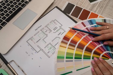 El çizimi ev çizimi planı mavi baskı ve iş için renk seçer