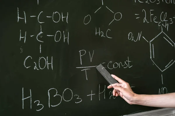 Kimia Guru Menulis Dan Explane Rumus Kimia Papan Kelas Studi — Stok Foto
