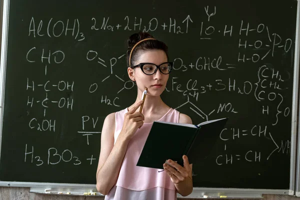 Kimia Guru Menulis Dan Explane Rumus Kimia Papan Kelas Studi — Stok Foto