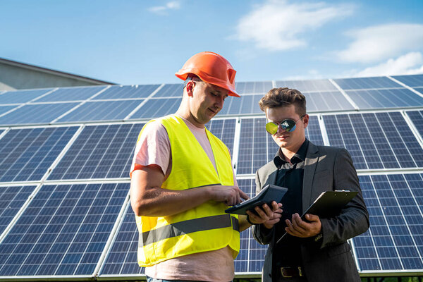 Сделка по установке солнечных панелей между работником и заказчиком