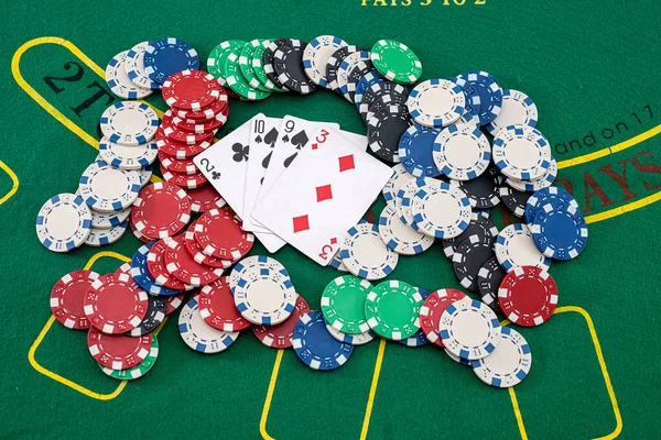 Green Poker Table Colored Chips Top Each Other Cards Poker — Fotografia de Stock