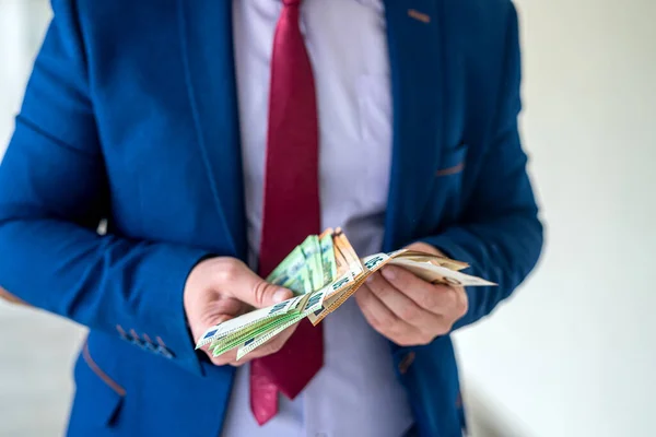 Бизнесмен Руки Подсчитывает Евро Деньги Закрыть Взятка Зарплата Покупка — стоковое фото