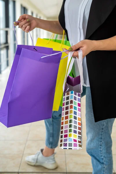 Young Woman Wear Stylishly Cloth Shopping Bags Shopping Center Black — Stockfoto