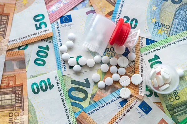 Аптечные Капсулы Евро Деньги Высокая Стоимость Лекарств Финансы — стоковое фото