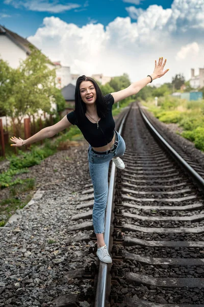 Portrait Beautiful Young Woman Summer Cloth Posing Railway Trip — Fotografia de Stock