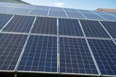 Alternatif elektrik kaynağı olarak güneş paneline yakın, yeşil enerji