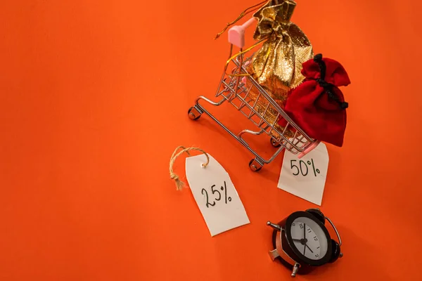 Pink Shopping Cart Watch Gifts Beautiful Discounts Lie Orange Background — Stock Photo, Image