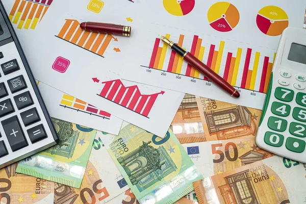 New Various Graphs Pen Calculator Arranged New Euro Banknotes Business — Stockfoto