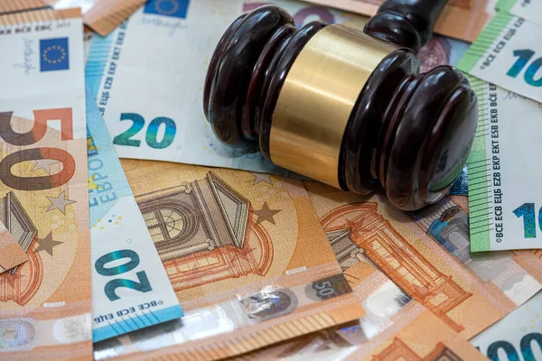 Судейский Молоток Фоне Векселей Евро Взяточничество Коррупция — стоковое фото