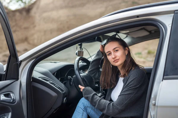 Portrait Jolie Femme Intérieur Voiture Heure Été Pour Voyage — Photo