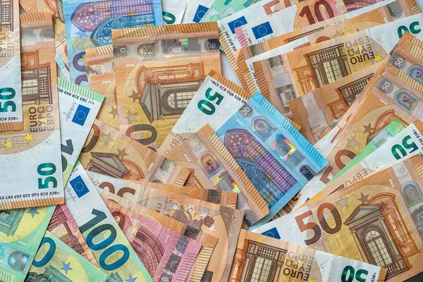 Σωρεία Διαφορετικών Χρημάτων Ευρώ Οικονομικά Ευρωπαϊκά Τραπεζογραμμάτια — Φωτογραφία Αρχείου