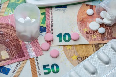 Avro parasıyla eczane kapsülleri, yüksek ilaç maliyetleri. finansal