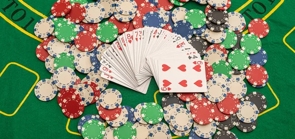 Deck Cards Laid Out Fan Colored Chips Green Professional Poker — Stock Photo, Image