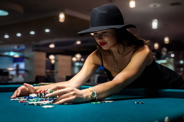 Young Woman Black Dress Win Blackjack Game Rejoicing All Chips — 图库照片