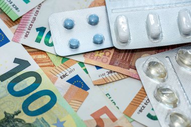 Avro parasıyla eczane kapsülleri, yüksek ilaç maliyetleri. finansal