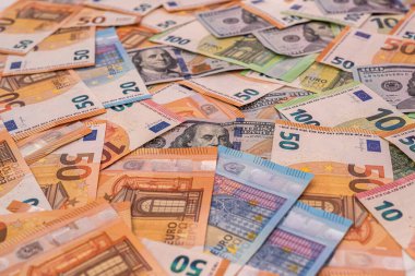 Dünyanın en önemli para birimlerinin arka planı - Dolar ve Avro arasındaki çatışma
