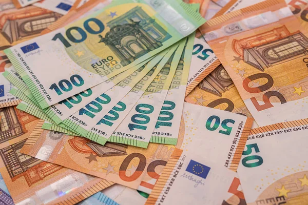 Beaux Nouveaux Billets Euros Multicolores Propres Dispersés Surface Concept Argent — Photo