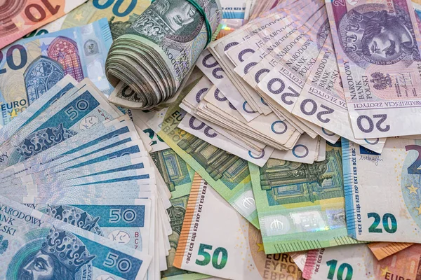 Sterta Polskich Banknotów Złotych Euro Koncepcja Wymiany Pieniędzy — Zdjęcie stockowe
