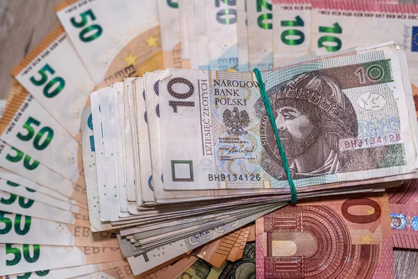 Куча Польских Банкнот Злотых Евро Обмен Валюты — стоковое фото