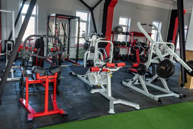 İnsanların sağlık ve zindeliklerini korumak için gittikleri yeni bir spor salonu. Gelecek vaat eden yeni bir salon konsepti.