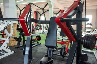 İnsanların sağlık ve zindeliklerini korumak için gittikleri yeni bir spor salonu. Gelecek vaat eden yeni bir salon konsepti.