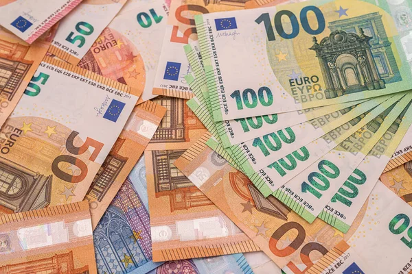 Hermosos Nuevos Billetes Euros Multicolores Limpios Esparcidos Por Superficie Concepto — Foto de Stock