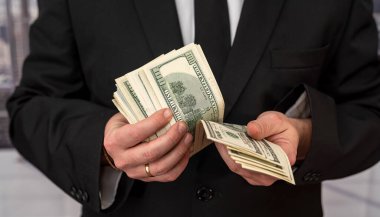 dolar iş adamlarının elinde, tasarruf kavramı.