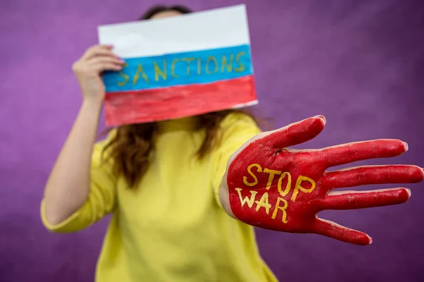Nők Kézzel Festett Piros Szöveg Stop Háború Ukrajna Oroszország Nemzetközi — Stock Fotó