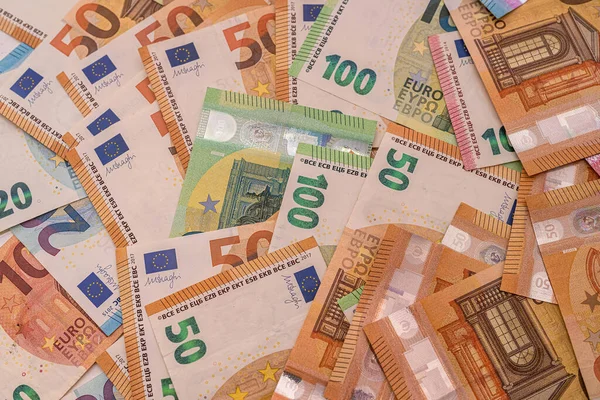 Arka plan olarak farklı euro banknotları, finans konsepti. kaydediliyor
