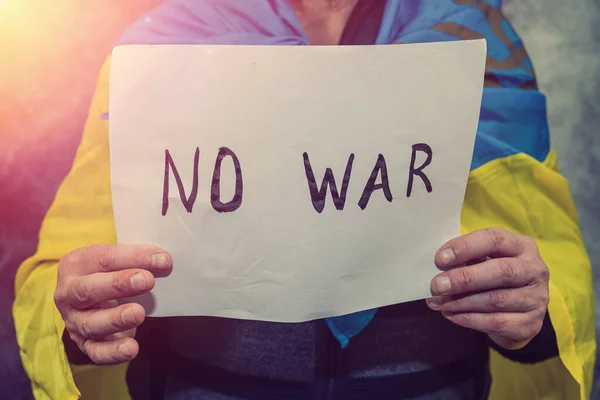 Χαρτονένια Πλάκα Την Επιγραφή Σταματήστε Τον Πόλεμο Στα Χέρια Ενός — Φωτογραφία Αρχείου