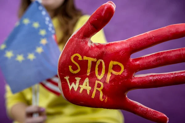 Nők Kézzel Festett Piros Szöveg Stop Háború Ukrajna Oroszország Nemzetközi — Stock Fotó