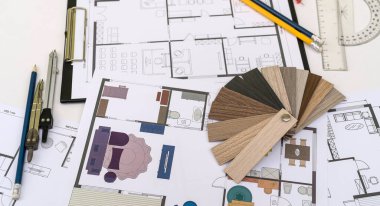 Ahşap vinil örnekleri ve çizim aletleri.