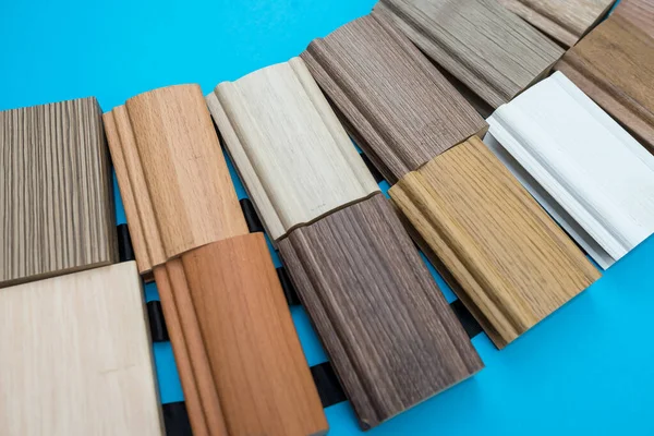 Farbmuster Aus Holz Isoliert Auf Blauem Hintergrund Farbpalette Schreibtisch — Stockfoto