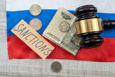Rus bayrağı, ruble ve yaptırım ile. Hepsi de ülke teroristi için ekonomik. öntanımlı